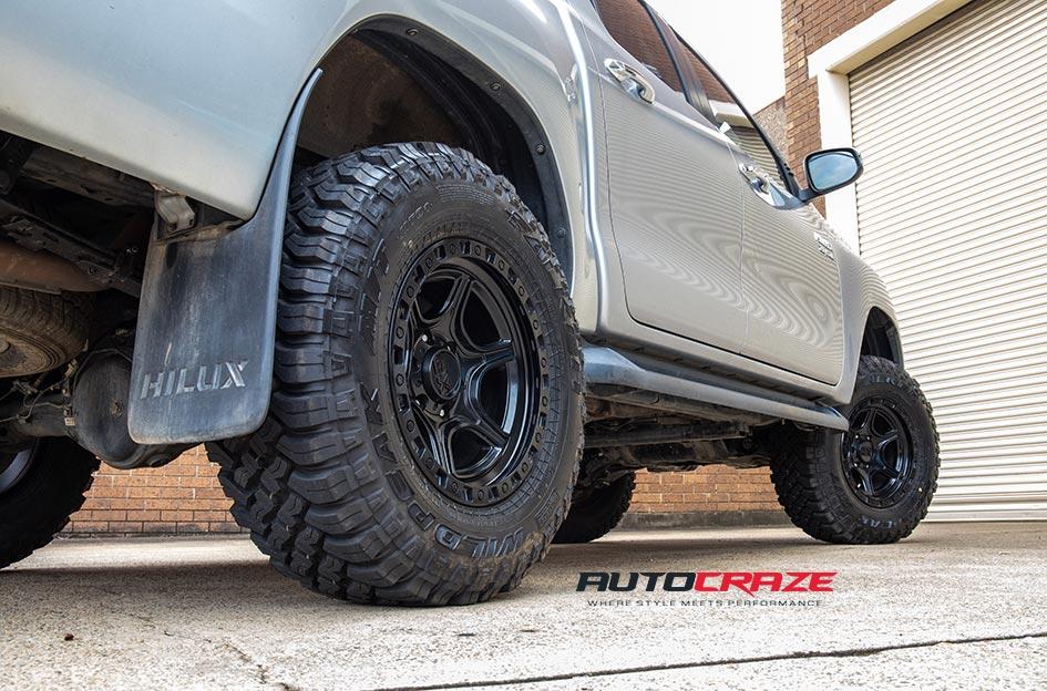 TOYOTA HILUX 4WD PORTAL SATIN BLACK